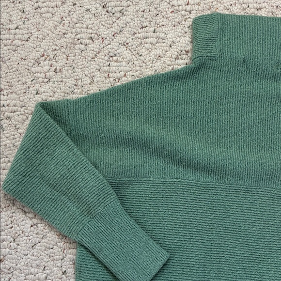 Chelsea & Theodore Green Thick Turtleneck Pullover Sweater with Ribbed Hem - Picture 8 of 8